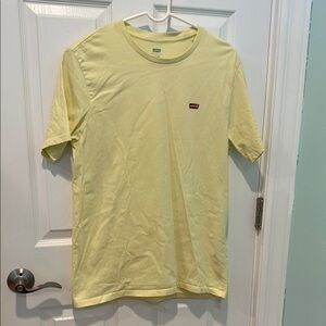 Levi's 🍋 Yellow Short Sleeve Tee Soft Cotton Crew Neck